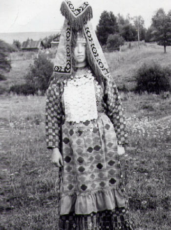 Южные удмурты. Костюм невесты. УР, 1996 г.