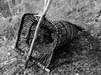 Морда (мурдо) – рыболовная снасть, сплетенная из ивовых прутьев в1980 г. В.Д.Федоровым. УАССР, Завьяловский р-н,д. Шабердино.