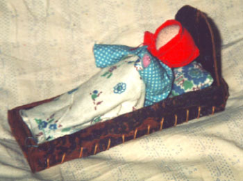 Кукла в люльке. д. Бураново Мало-Пургинского района Удмуртии. Фото  Е. В. Поповой.